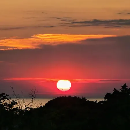 Gorgeous Sunset Walkable To The Sea Вілла *