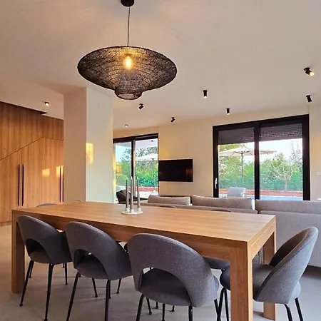 Villa Gorgeous Sunset Walkable To The Sea *