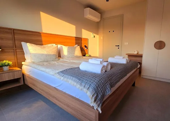 Gorgeous Sunset Walkable To The Sea Villa Poreč