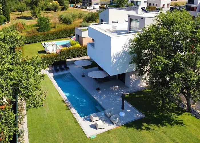 Gorgeous Sunset Walkable To The Sea Poreč