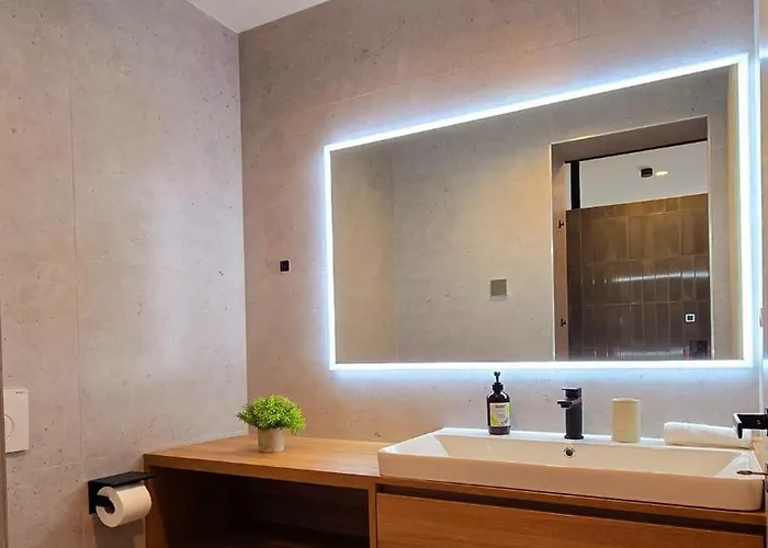 Gorgeous Sunset Walkable To The Sea Villa