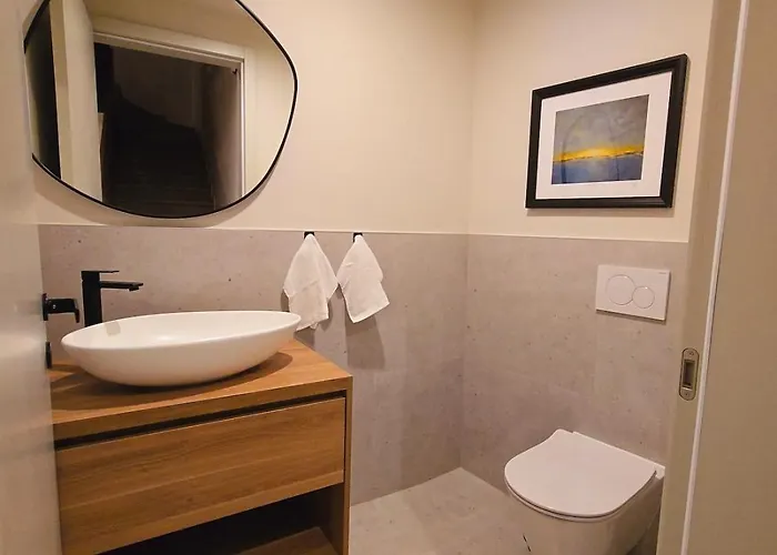 Gorgeous Sunset Walkable To The Sea Villa *