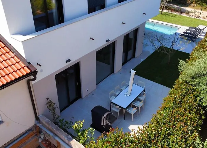 Gorgeous Sunset Walkable To The Sea *