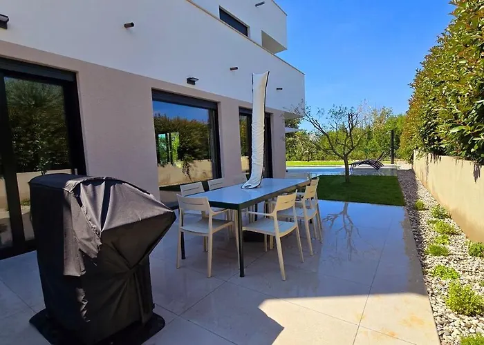 Gorgeous Sunset Walkable To The Sea Poreč