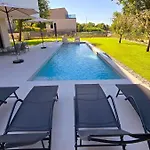 Gorgeous Sunset Walkable To The Sea فيلة