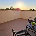 Gorgeous Sunset Walkable To The Sea * بوريتش