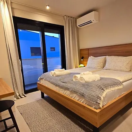 Gorgeous Sunset Walkable To The Sea Villa *