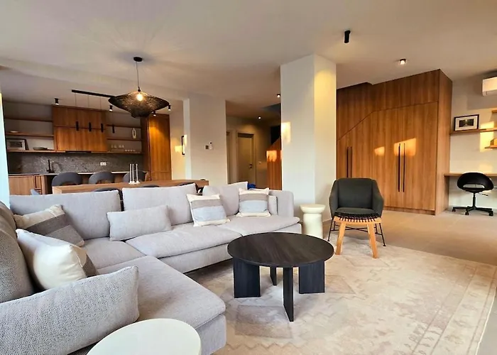 Gorgeous Sunset Walkable To The Sea Poreč