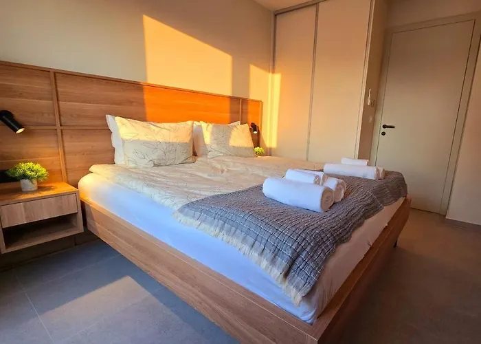 Gorgeous Sunset Walkable To The Sea Villa Poreč