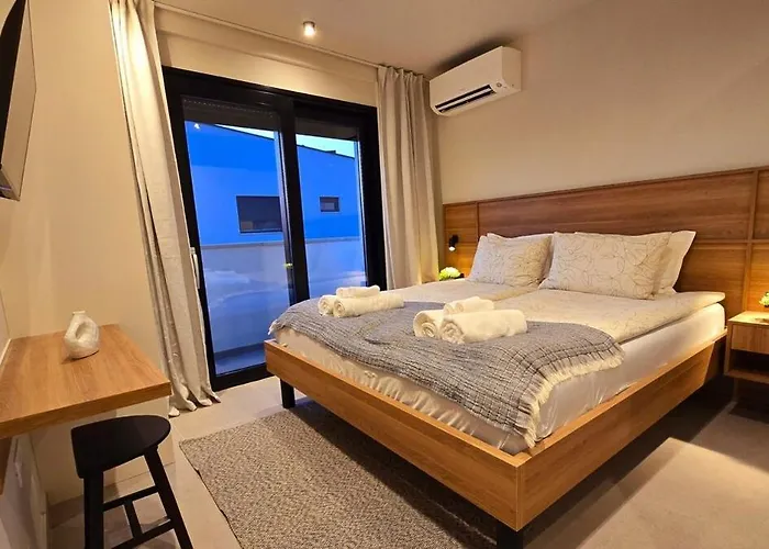 Gorgeous Sunset Walkable To The Sea Villa *