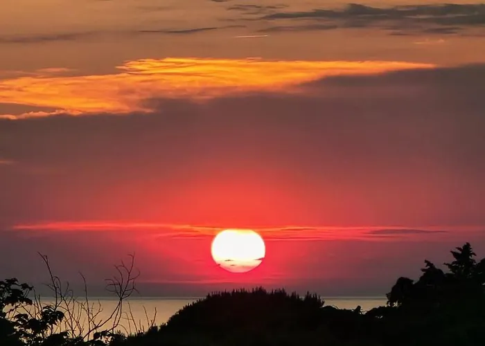 Gorgeous Sunset Walkable To The Sea Villa *