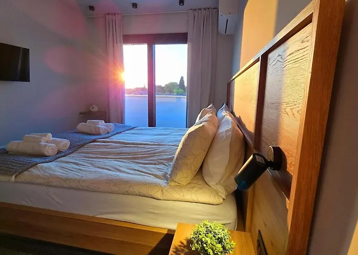 Gorgeous Sunset Walkable To The Sea *