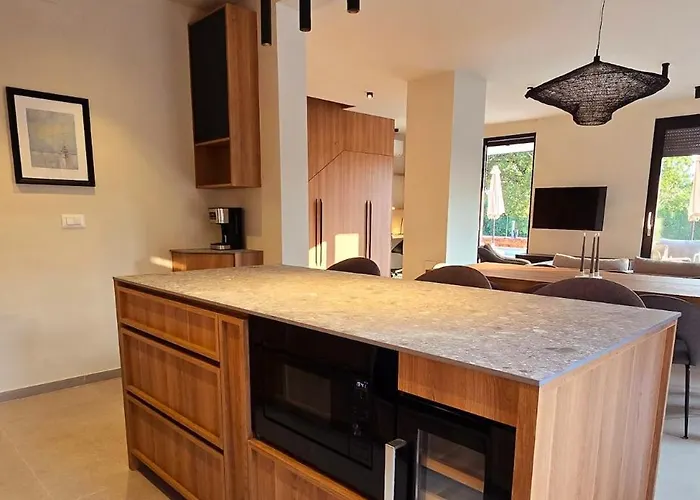 Gorgeous Sunset Walkable To The Sea Poreč