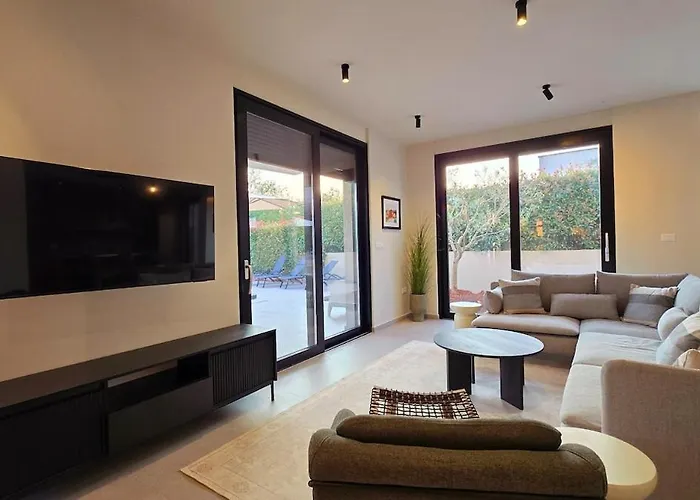 Gorgeous Sunset Walkable To The Sea Villa *