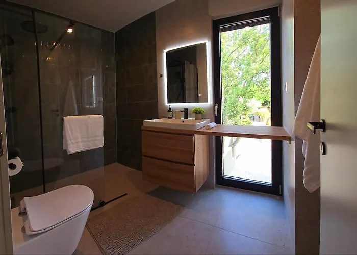 Gorgeous Sunset Walkable To The Sea Villa *