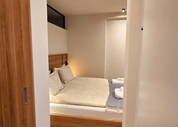 Gorgeous Sunset Walkable To The Sea Villa Poreč