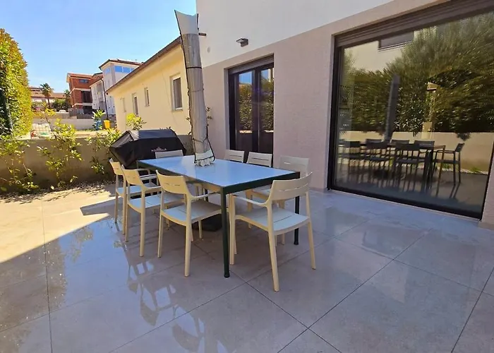 Gorgeous Sunset Walkable To The Sea Villa Poreč