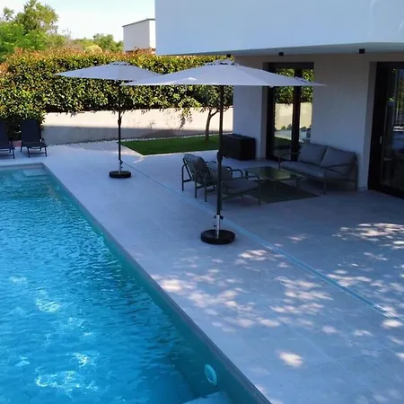 Gorgeous Sunset Walkable To The Sea Villa *